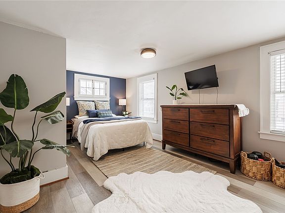 5th image of 272 Laurelton Rd