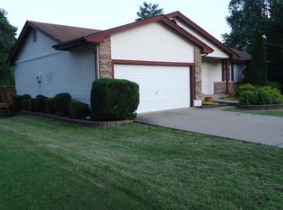 17 Twin Oaks Dr, Saint Peters, MO 63376