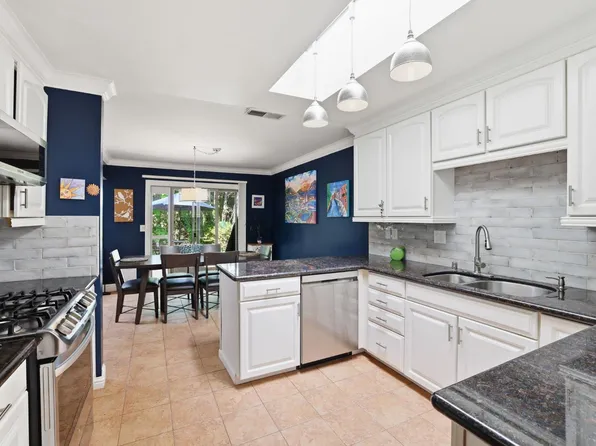 4978 Village Oaks Dr, Rocklin, CA 95677