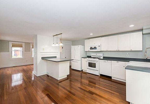 4th image of 18-20 Russia St Unit 1