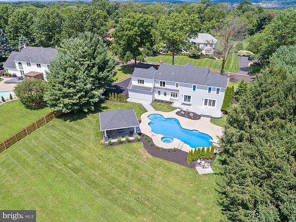 4th image of 196 Anselm Dr