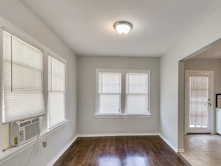 2042 NW 34th St — Photo 38
