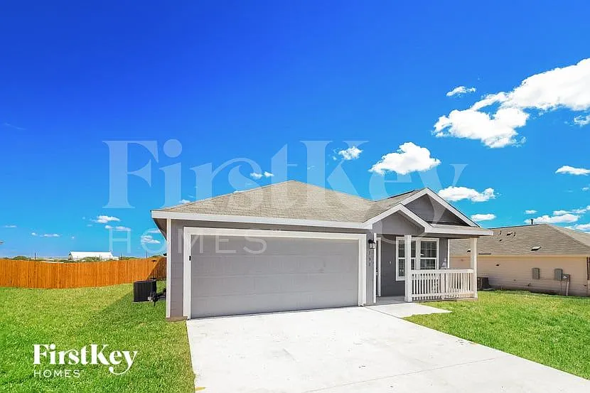 3 bed, 2.0 bath, 1474 sqft, $1,765 — Photo 2