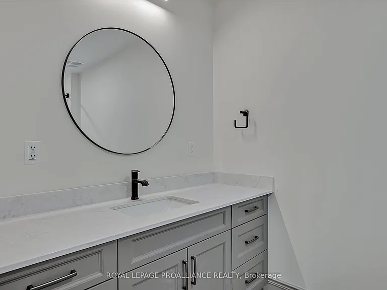 380 George St N #1B — Photo 22