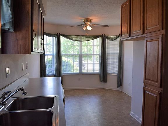 5th image of 296 Stockton Cir