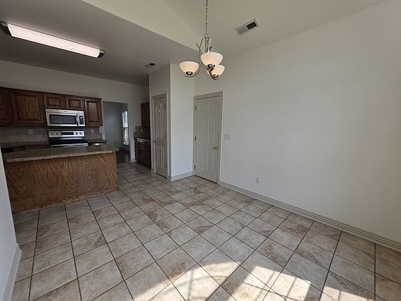 5th image of 302 Cross Creek Dr