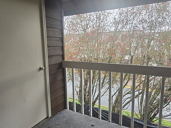 4th image of 12526 Meridian Ave S