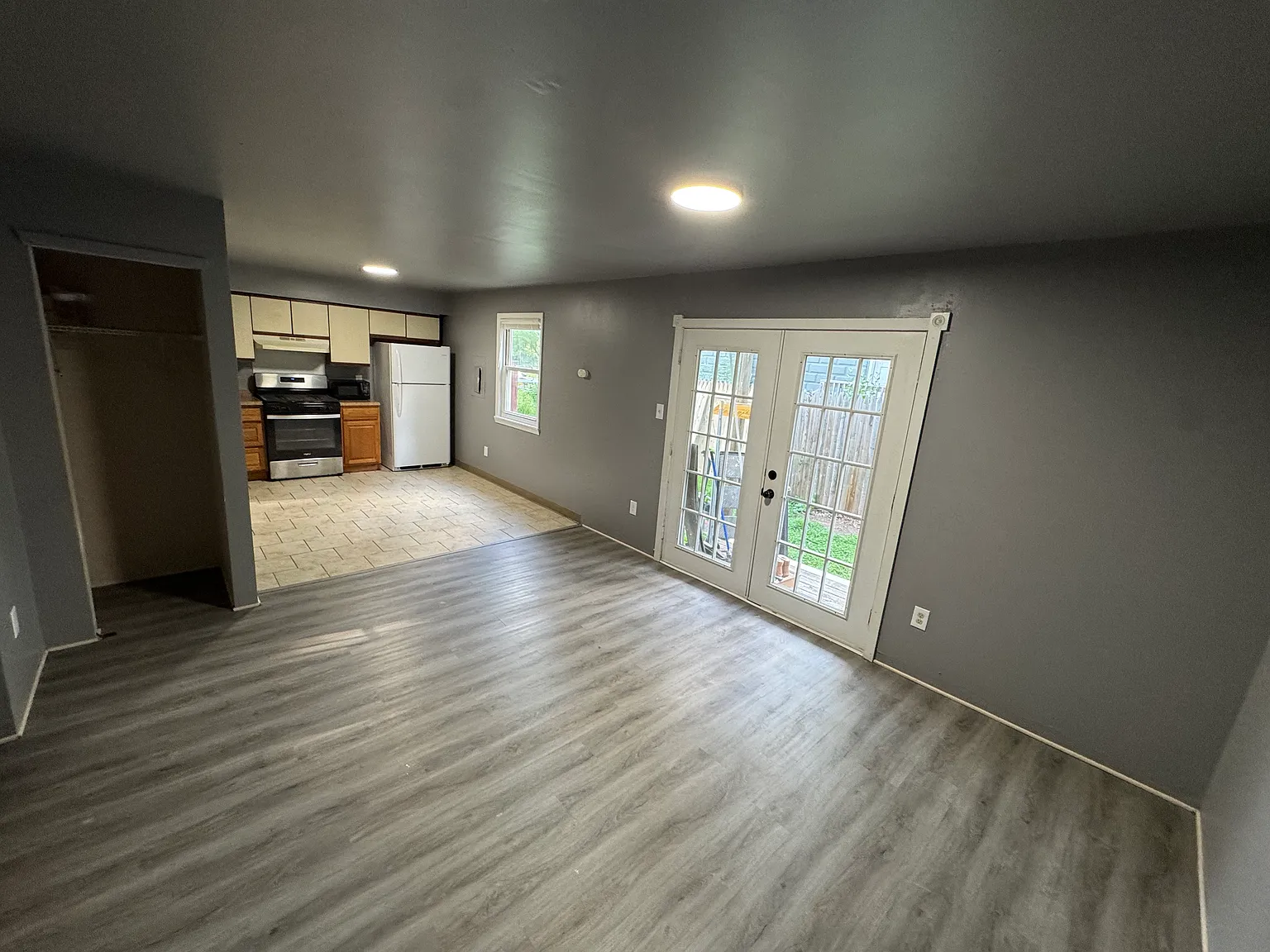 2 bed, 978 sqft, $1,800 — Photo 2