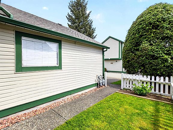 4th image of 20675 118th Ave #206