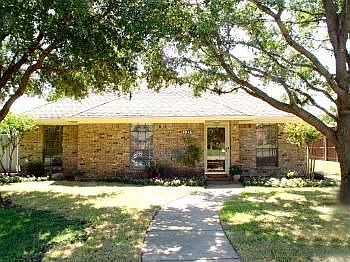 1st image of 1916 Moore Dr