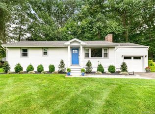 27 Arnold Ln, Norwalk, CT 06853