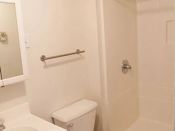 4th image of 401 S Woodlawn Ave #4446