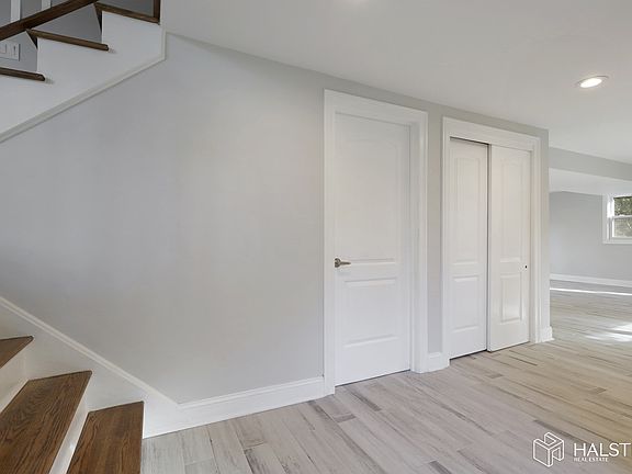 3rd image of 139 Greenrale Ave