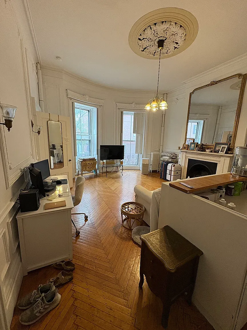 Studio, 999 sqft, $2,600 — Photo 3