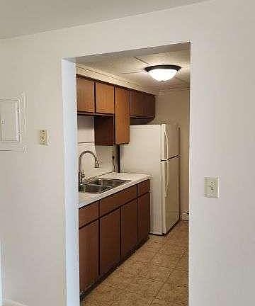 2nd image of 1420 Throop St APT 1