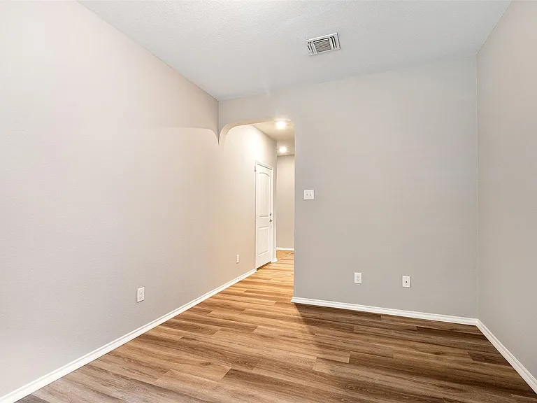 12401 Franklin D Roosevelt St — Photo 28