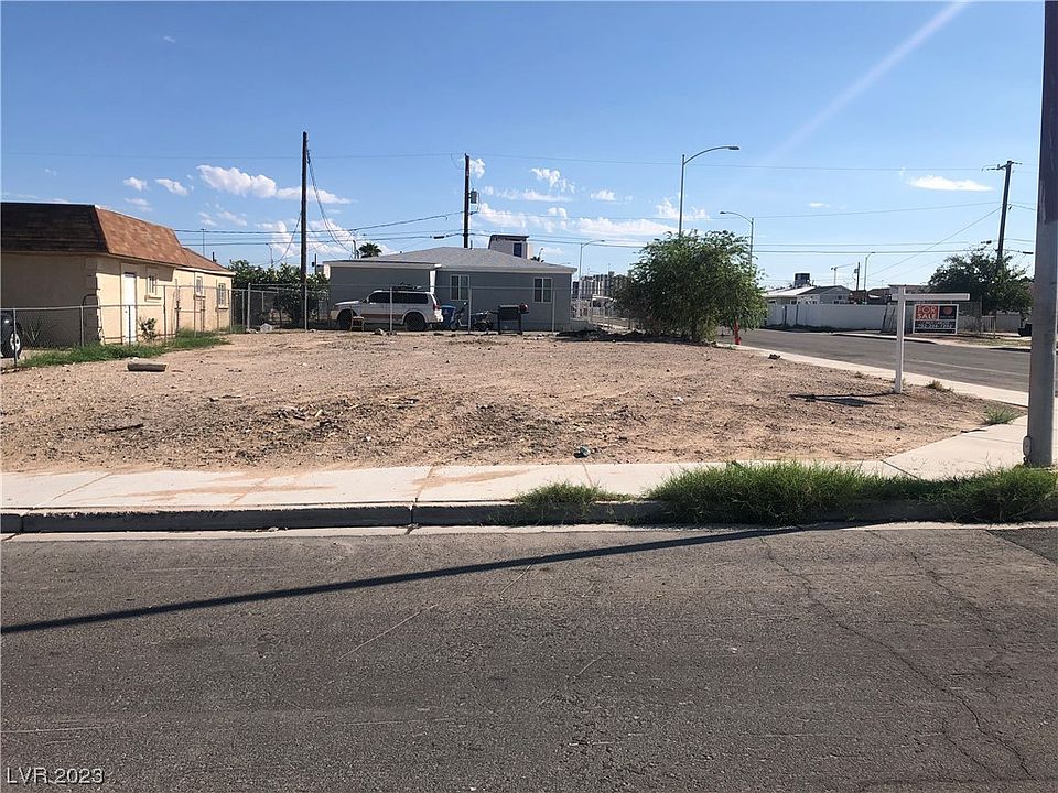2nd image of 1318 C St