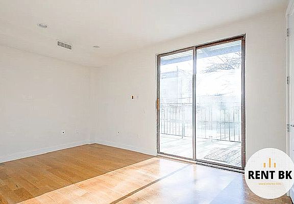 3rd image of 80 Lexington Ave APT 103