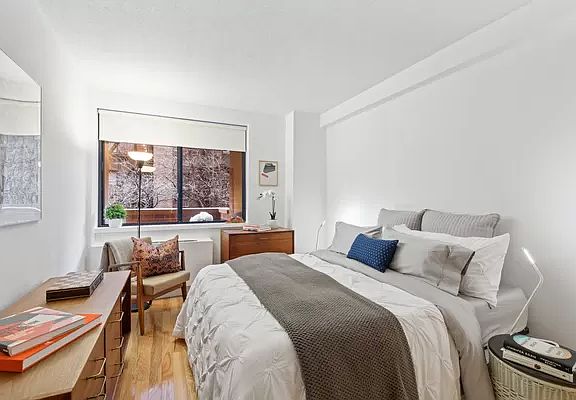 4th image of 233 E 86th St APT 3C