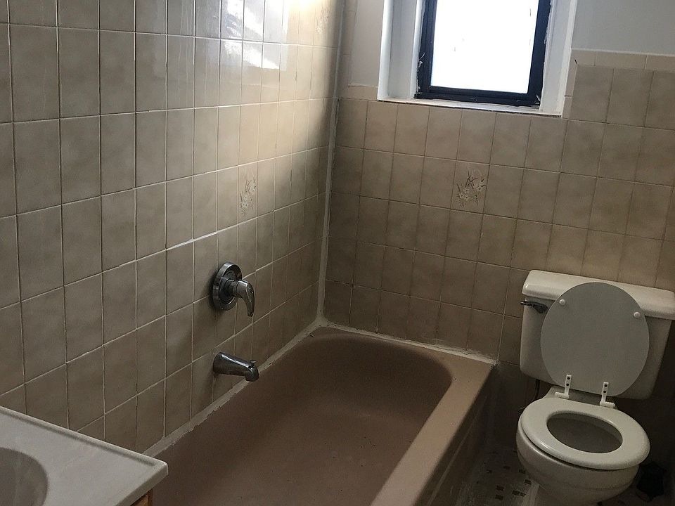 2nd image of 1776 Castle Hill Ave APT 4D