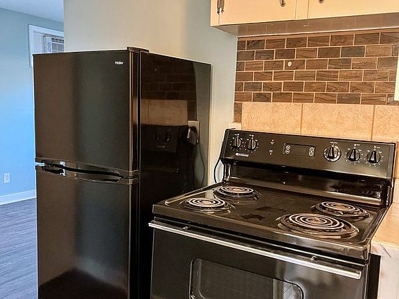 5th image of 15116 Bellaire Ave APT A