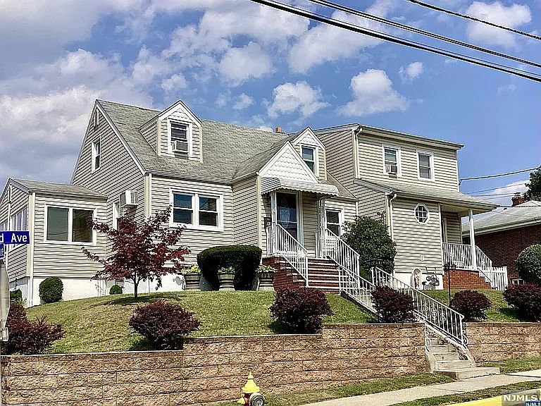 1st image of 89 Norwood Ave #1L