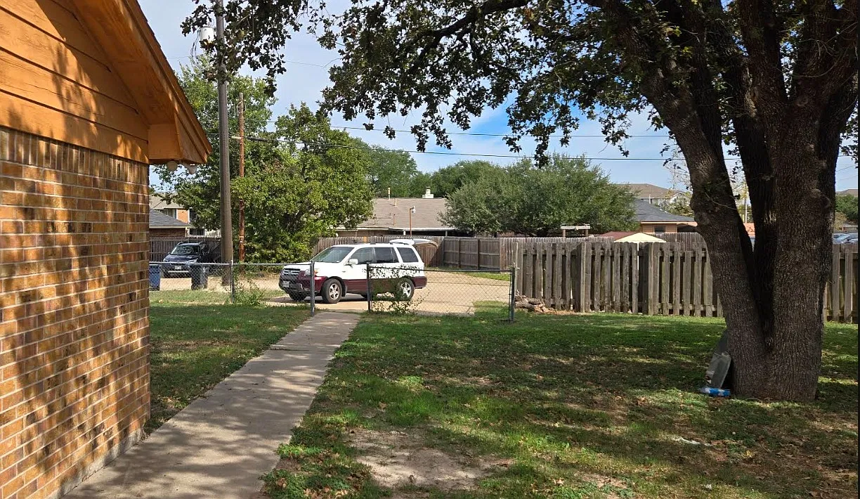 2 bed, 1100 sqft, $1,200 — Photo 3
