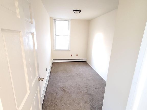 4th image of 35 Fairmount Ave