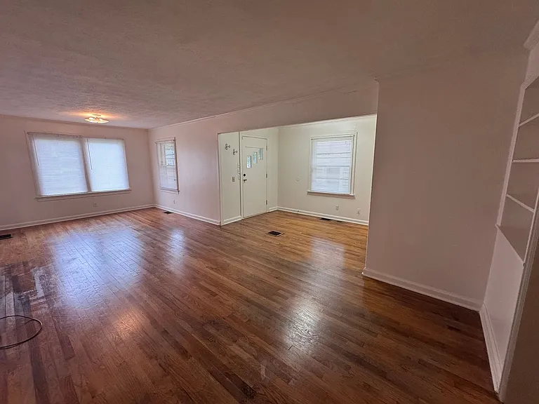 2123 Madison St — Photo 9