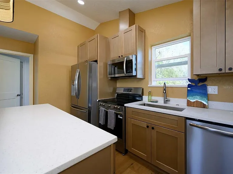 2324 1/2 Burlington Ave N #N — Photo 5