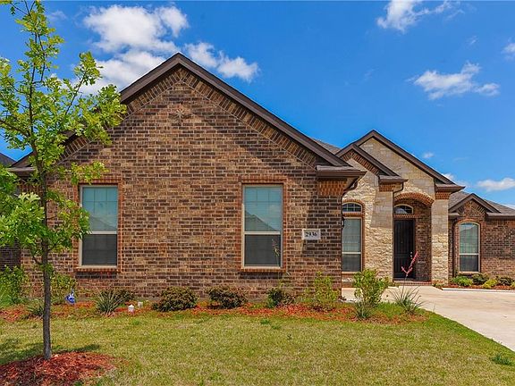 4th image of 2936 Cayuga Ln