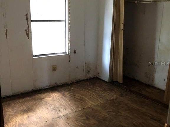 5th image of 2368 Royal Palm Dr NE