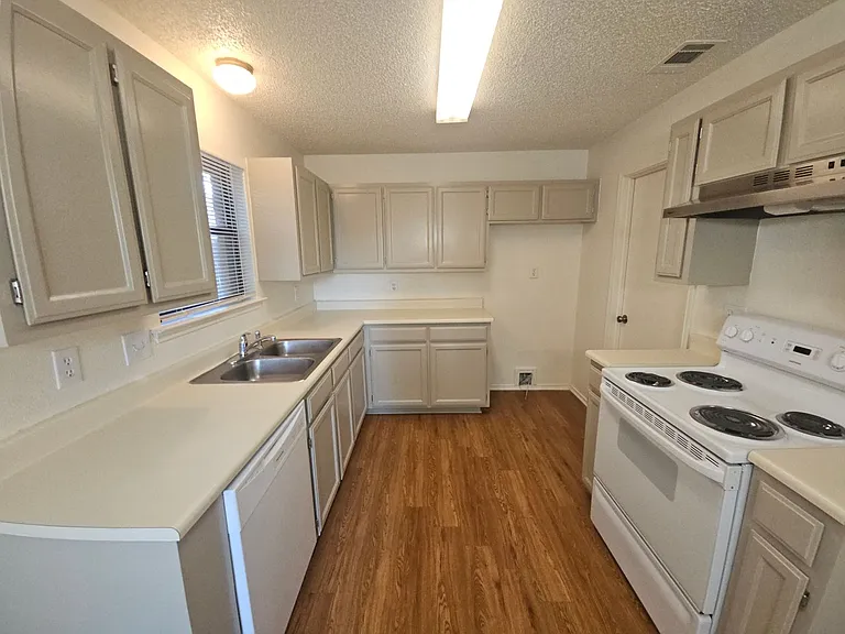 7614 April Ct — Photo 8