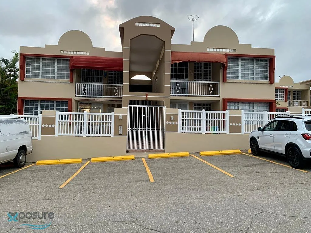 2 bed, 1.0 bath, 700 sqft, $1,600 — Photo 2