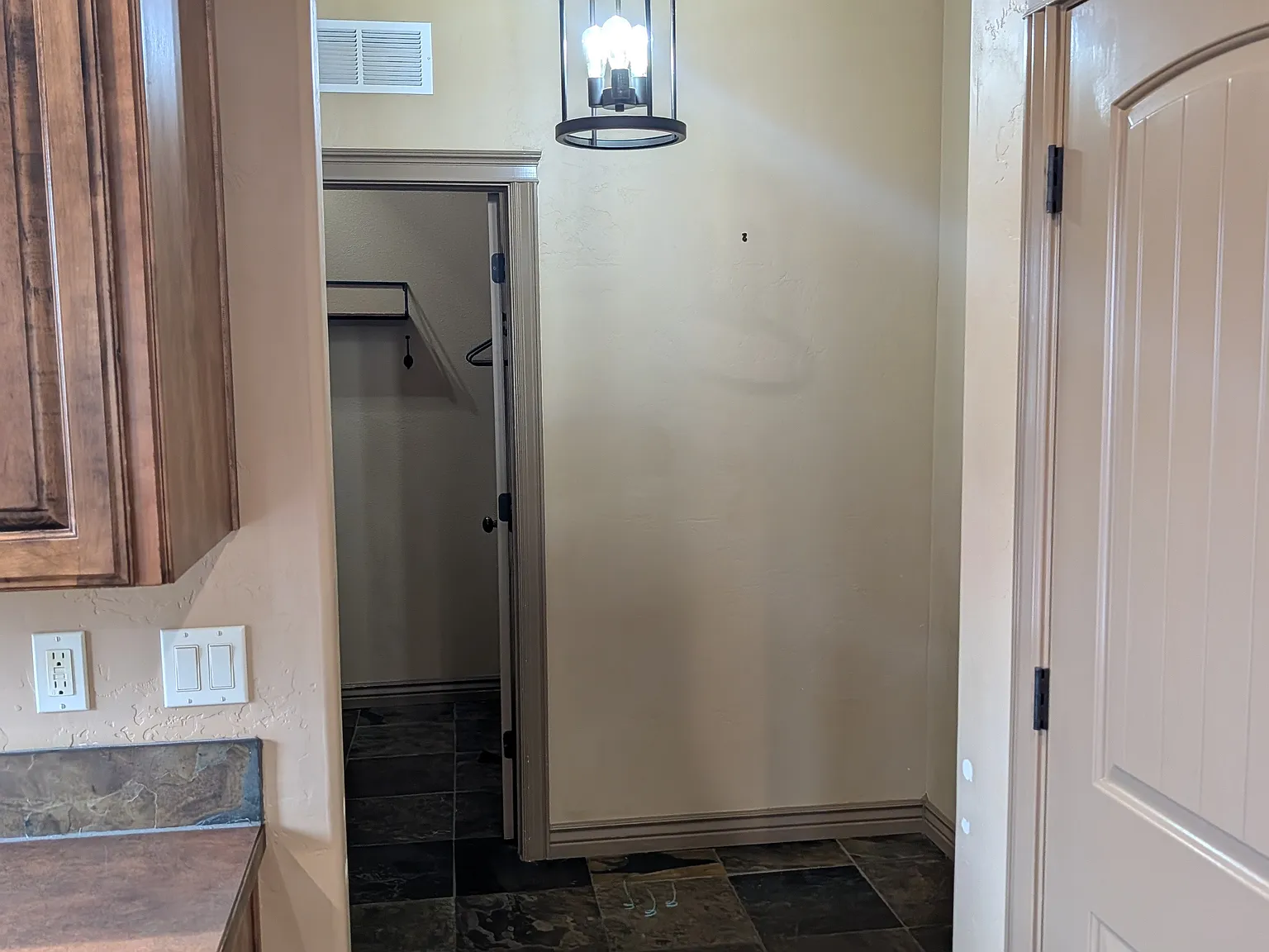 4 bed, 2.5 bath, 2158 sqft, $2,800 — Photo 3