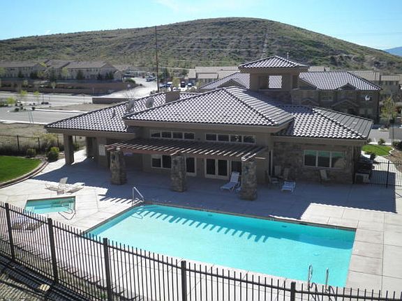 Swimming pool and clubhouse_08072019