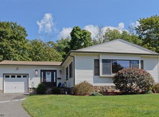 105 E Shore Trl, Sparta, NJ 07871