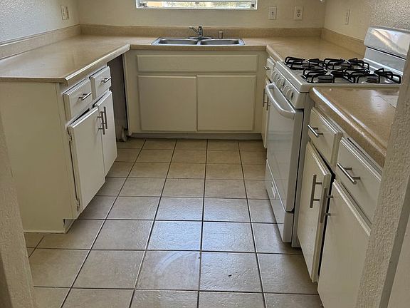 2nd image of 1440 Plaza Del Amo APT A