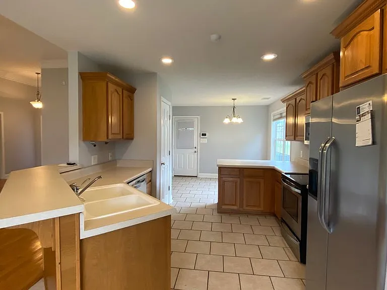 205 Drayton Ct — Photo 7