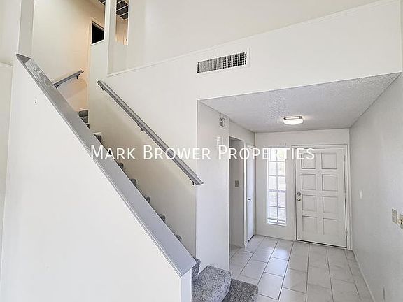 4th image of 3809 W Ivanhoe St