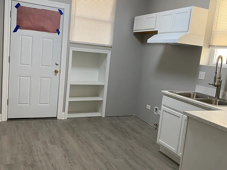 7836 S East End Ave #2 — Photo 9