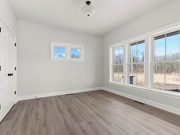 5th image of 1954 N Ridge Dr