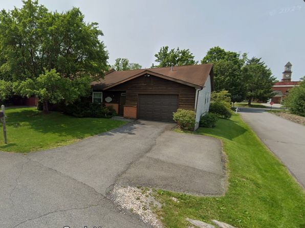 102 Garden Ln