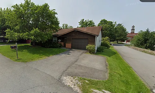134 Laurel Ct Photo 1