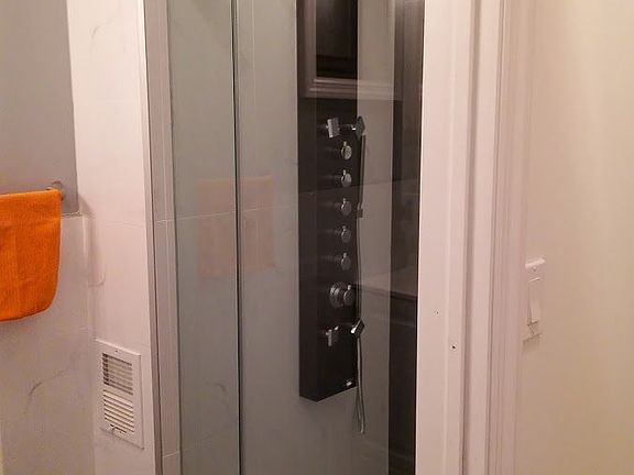 4th image of 298 Nassau Ave #2