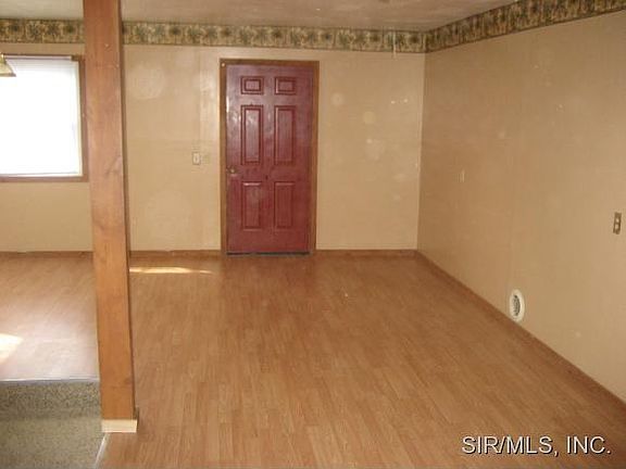 3rd image of 20 Bradley St