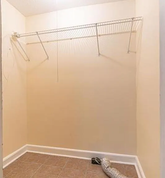 885 S Stephens St — Photo 4