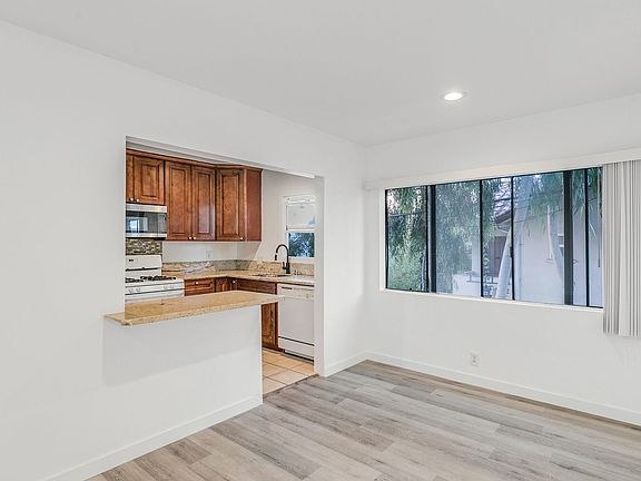 4th image of 1122 S Shenandoah St APT 6