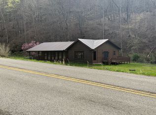 8844 Lotts Creek Rd, Hazard, KY 41701