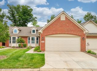 1925 Egret Pointe, Howell, MI 48843